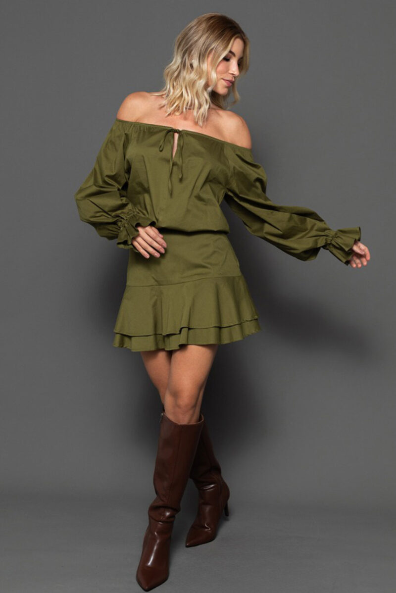 Vestido Com Mangas Amplas E Saia Sobreposta Com Camadas